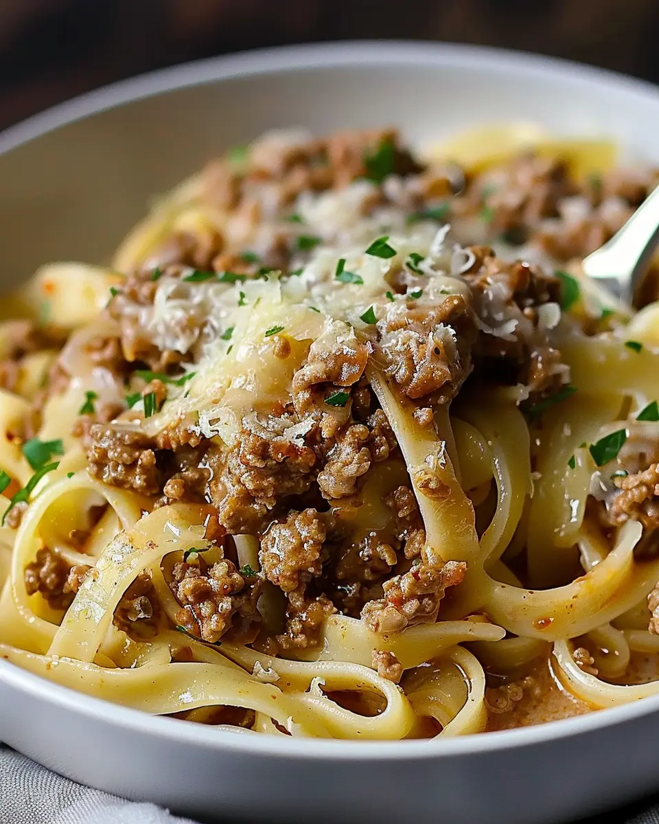 White Bolognese Sauce: Easy Recipe with Turkey Bacon and Chicken Ham